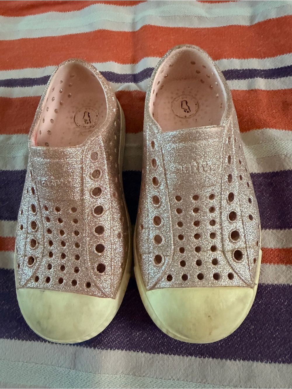 Native Kids Glitter Slip-On Shoes - Pink size 9